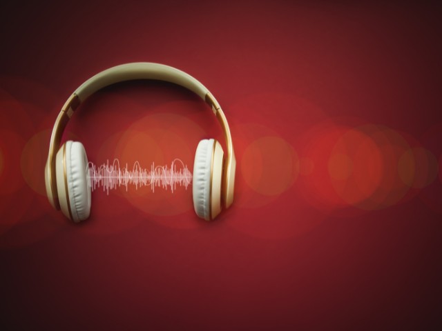 imagem de uma frequencia vocal e um fone de ouvido